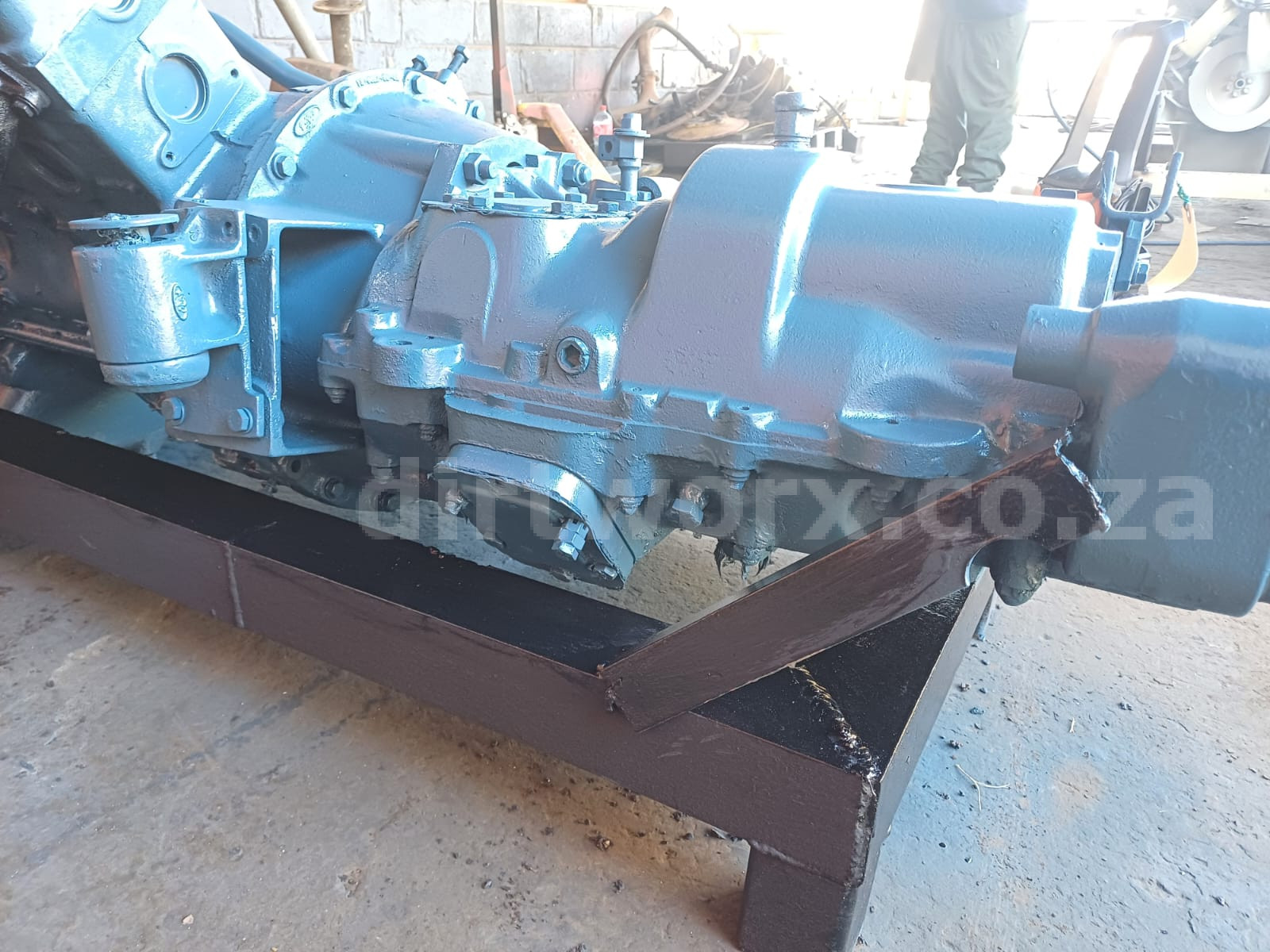 Ford D1213 Truck Gearbox Ford 70TB-7005-BE - Image 3