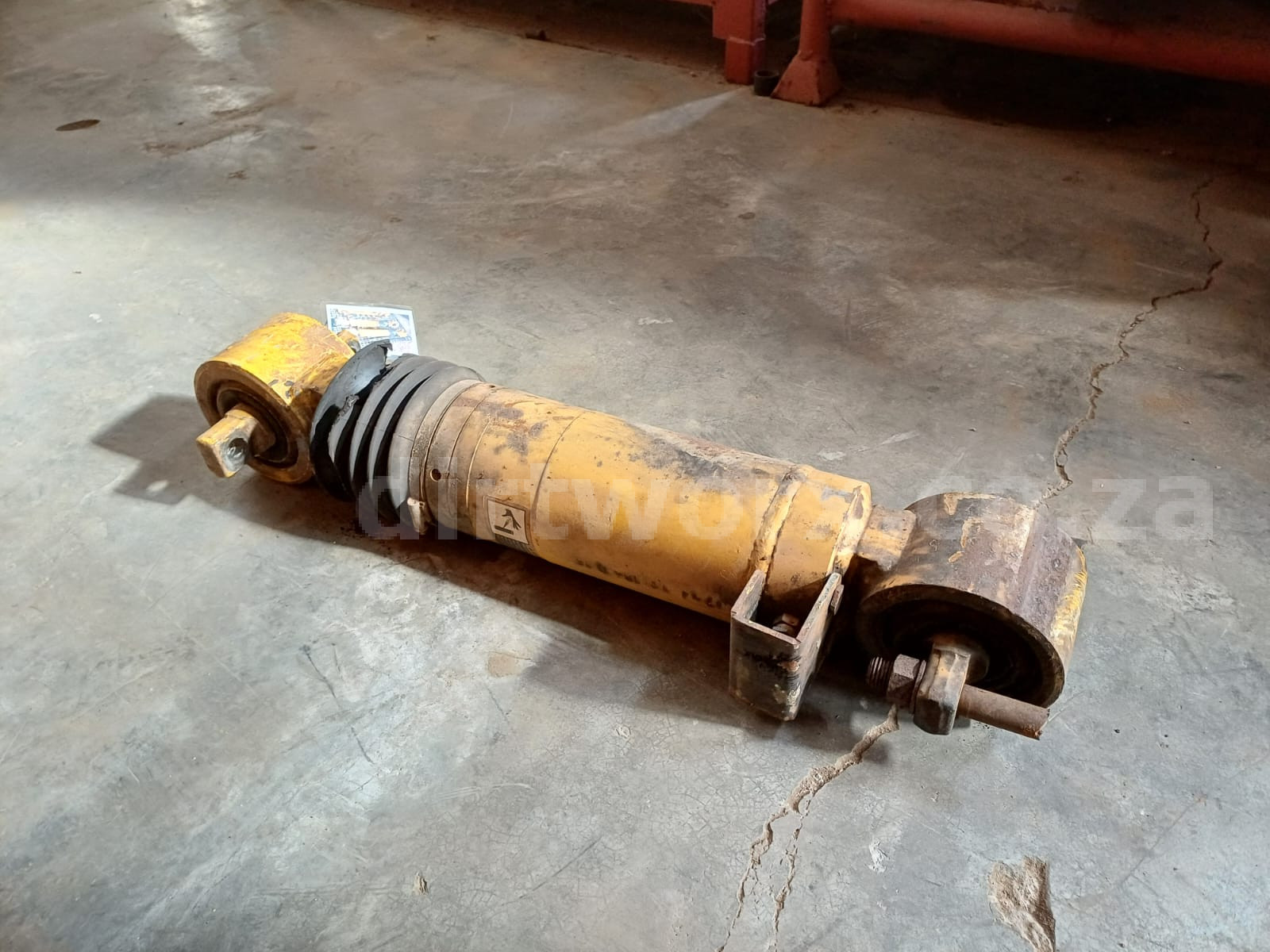 Bell B20D Front Differential Axle Strut