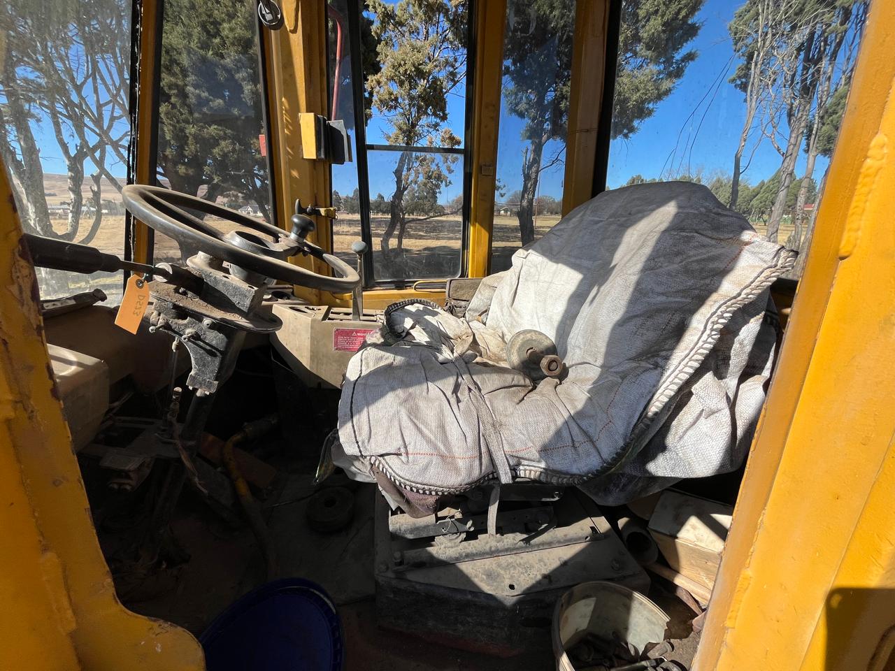 Caterpillar 936 Front End Loader - Image 10