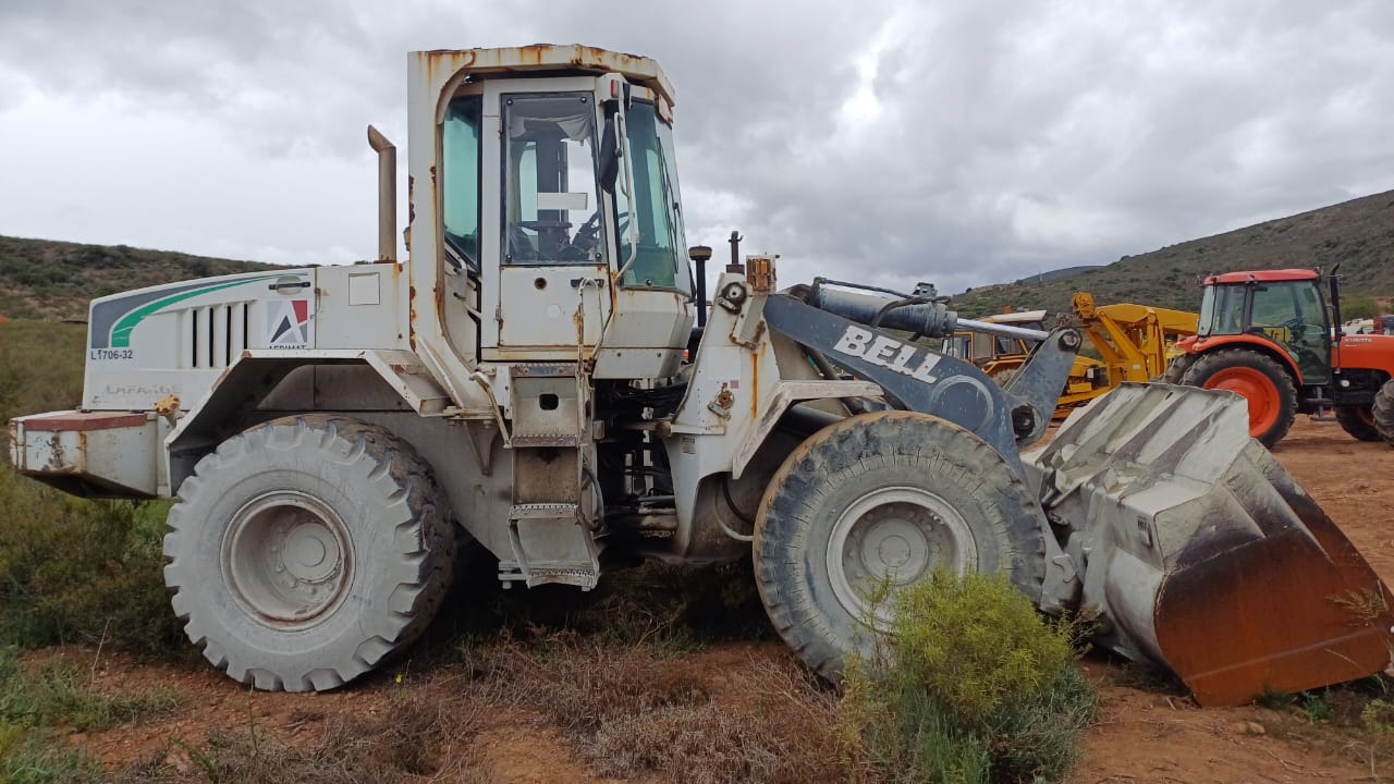 Bell L1706C Front End Loader - Image 4