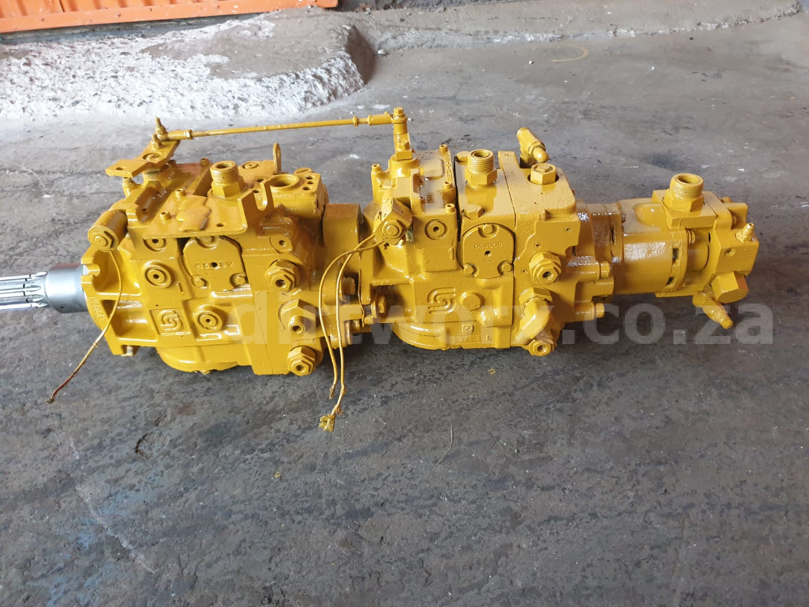 Sauer-Danfoss Variable Displacement Axial Piston Pump 90R055 - Image 2