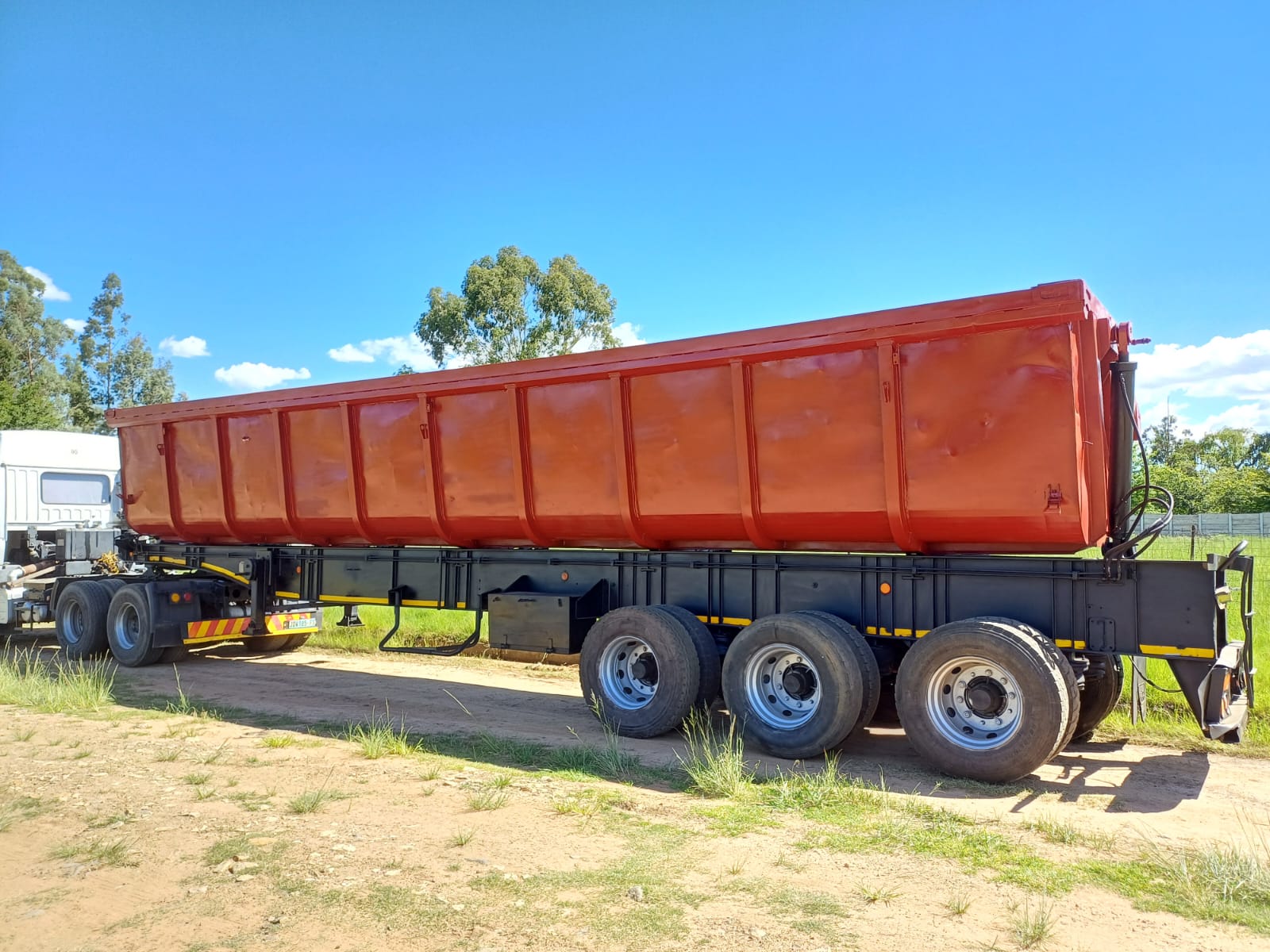 SA Truck Bodies Side Tipper Trailer - Image 3