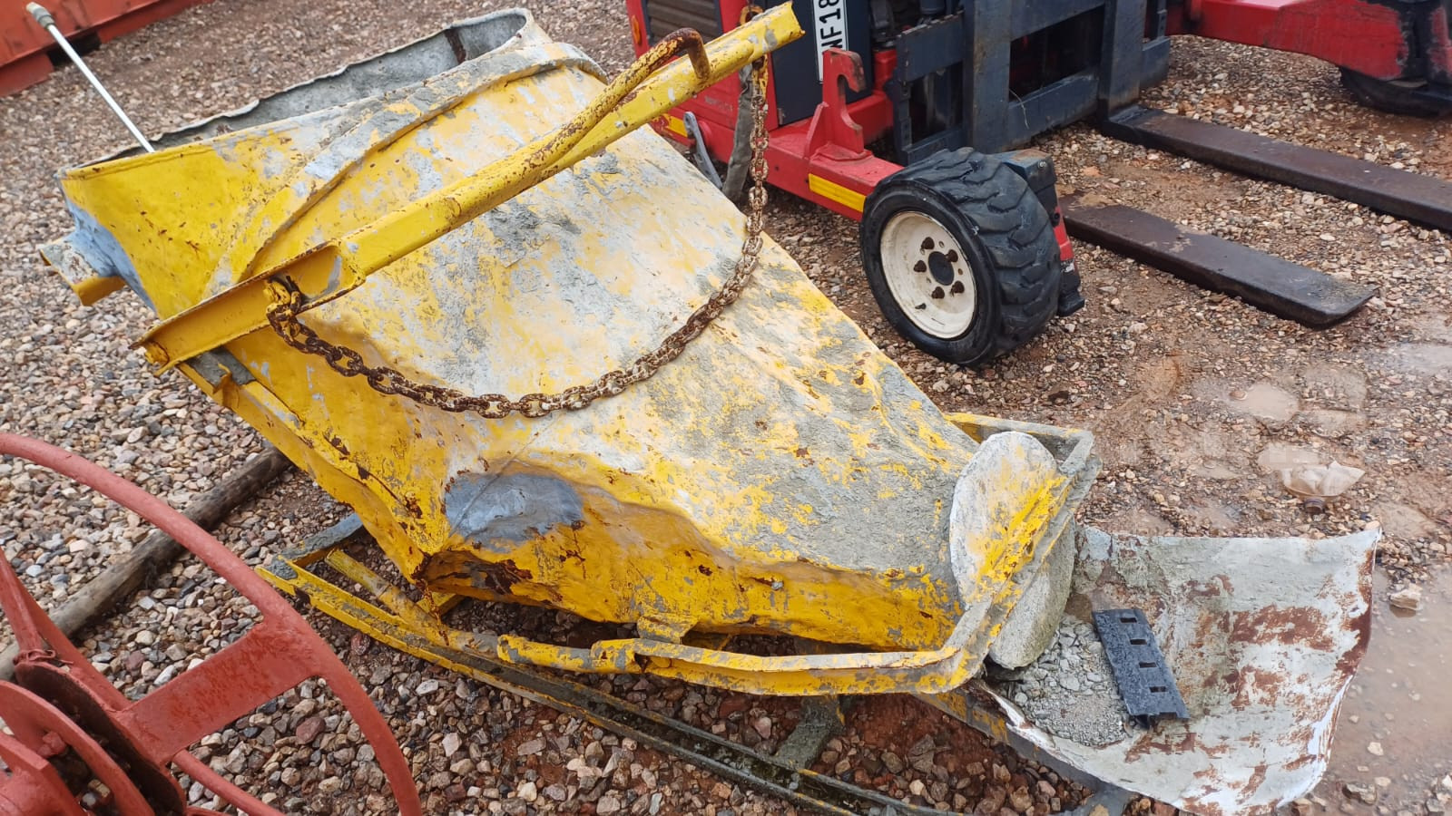 Turner Morris Banana Concrete Bucket 400L