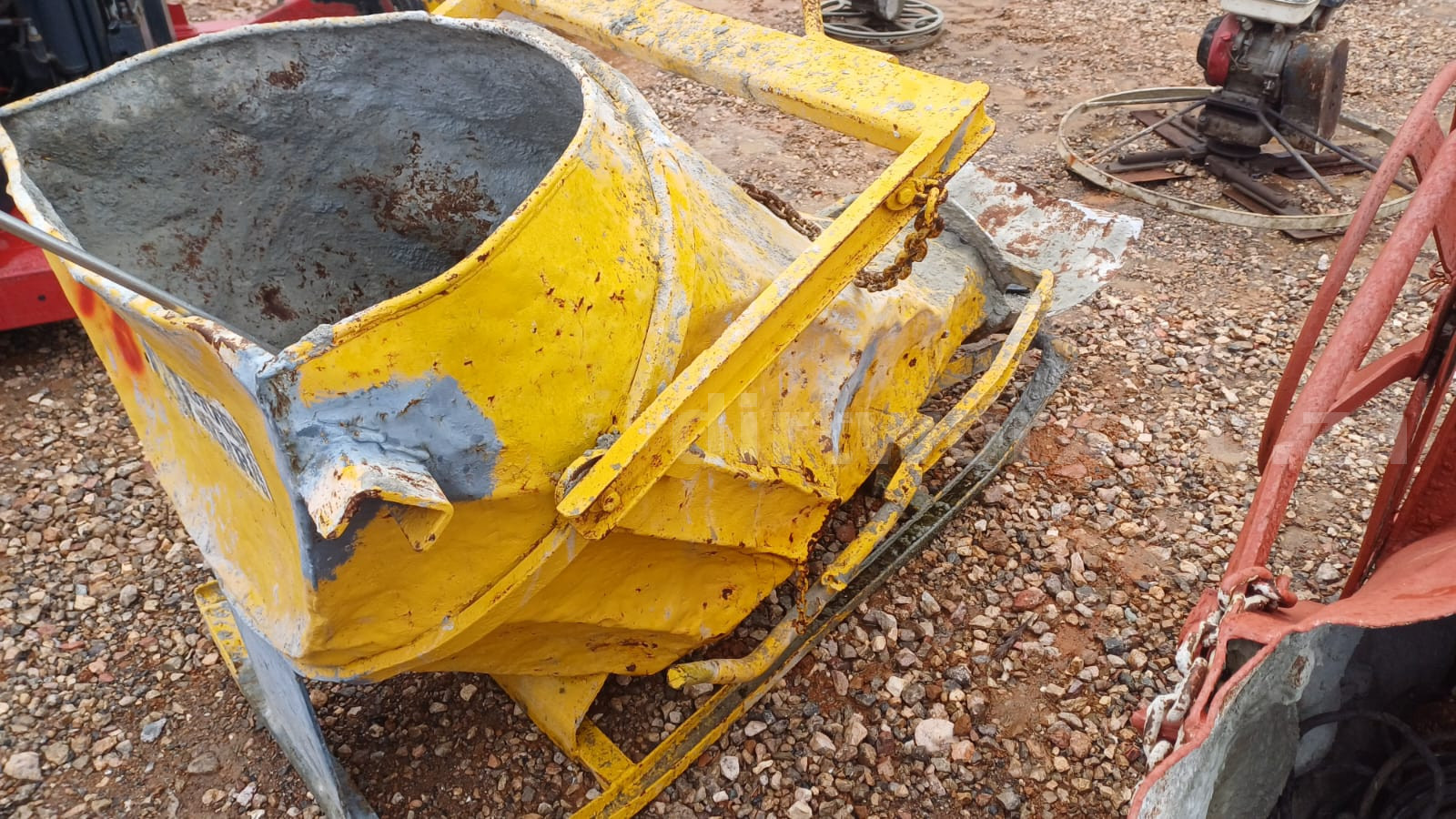 Turner Morris Banana Concrete Bucket 400L - Image 5