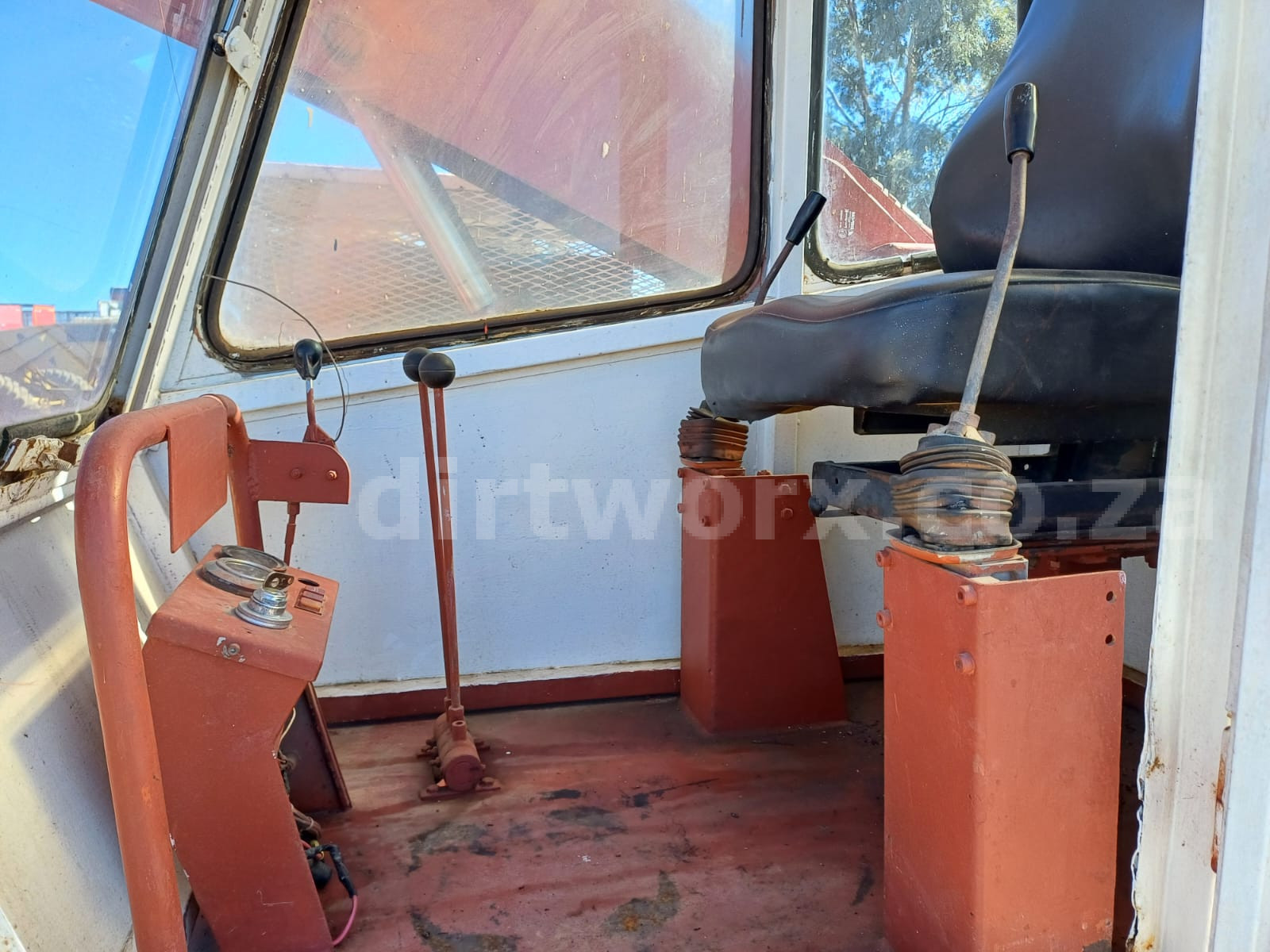 Drawbar Loading Crane - Image 8