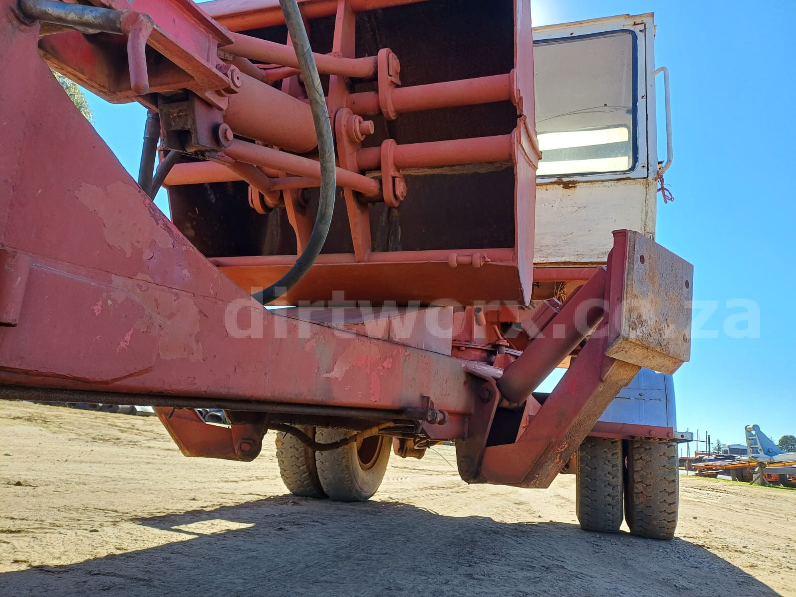 Drawbar Loading Crane - Image 11
