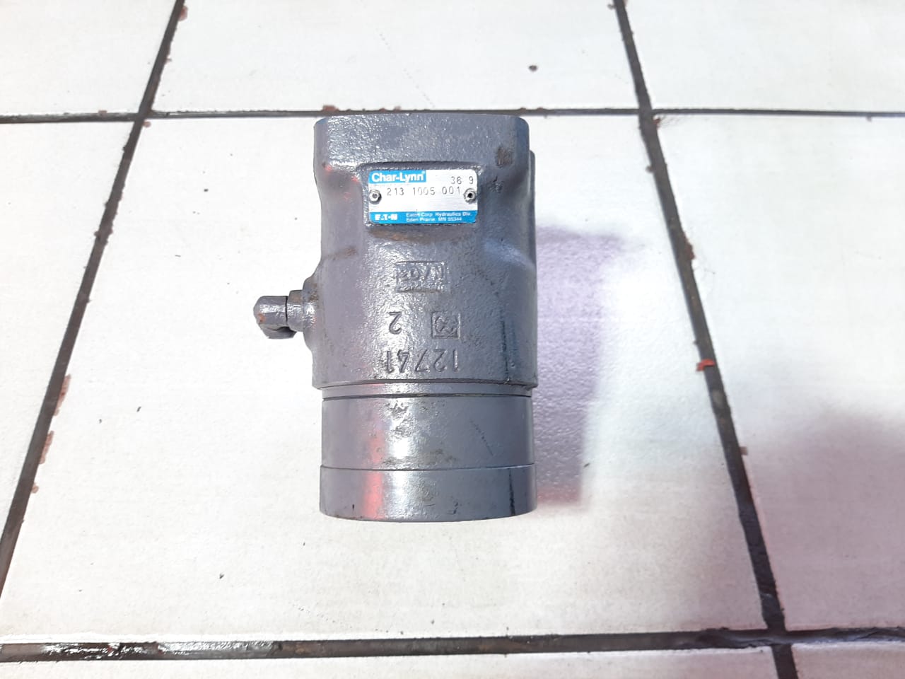 Eaton Char-Lynn Hydraulic Orbital Steering Control Valve 213-1005-001 - Image 3