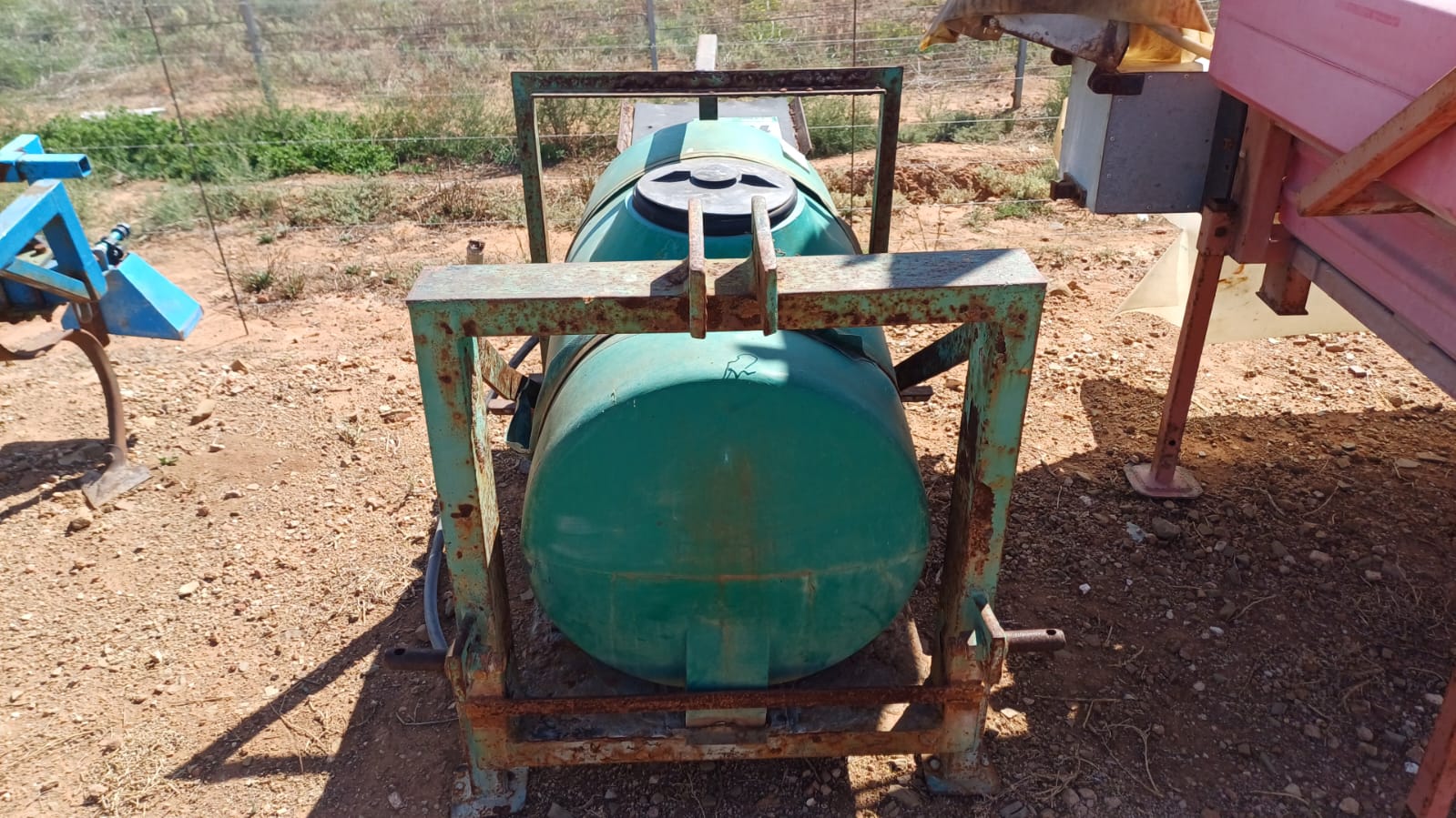 Diesel Tank 250L With Pump - Image 3