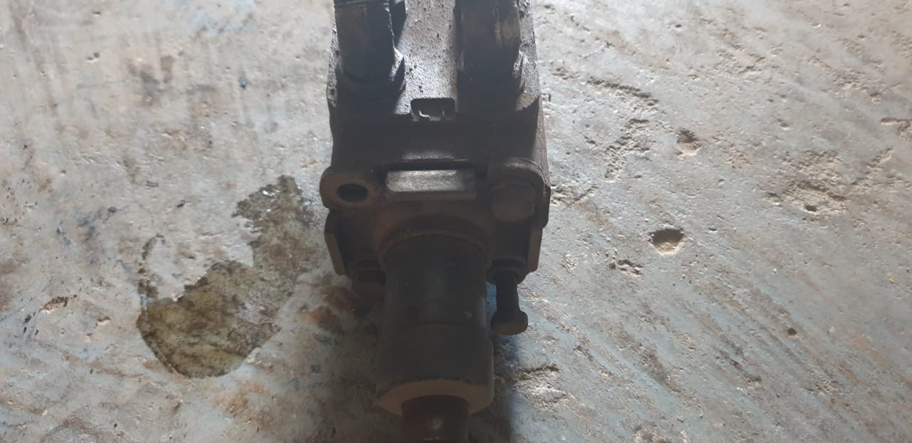 Eaton Char-Lynn Hydraulic Orbital Steering Control Valve 2111038602 - Image 2