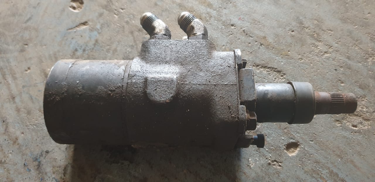 Eaton Char-Lynn Hydraulic Orbital Steering Control Valve 2111038602 - Image 3