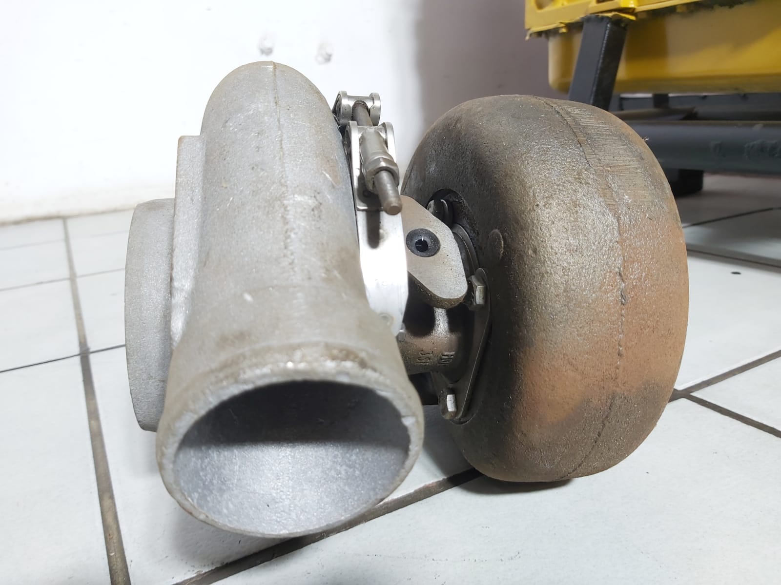 Holset H1E Turbocharger 3528793 - Image 3