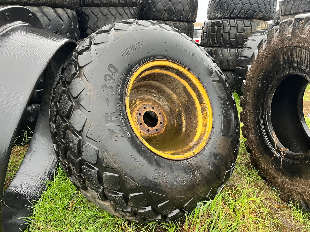 Stroper Tapkar Tyre 23.1-26 with Rim - Image 3