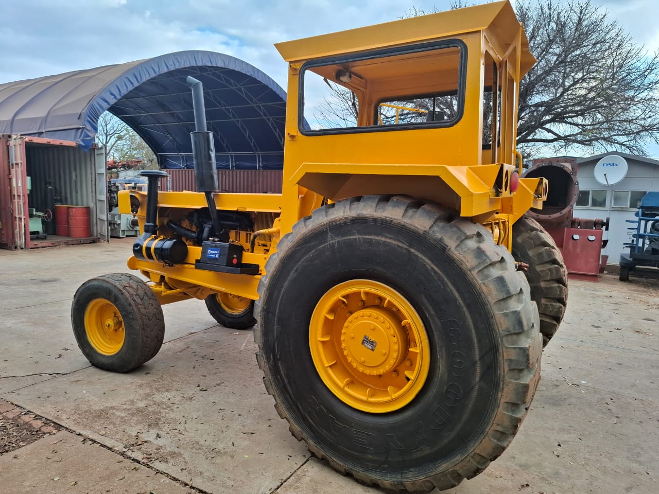 Bell 1756 Haulage Tow Tractor - Image 3