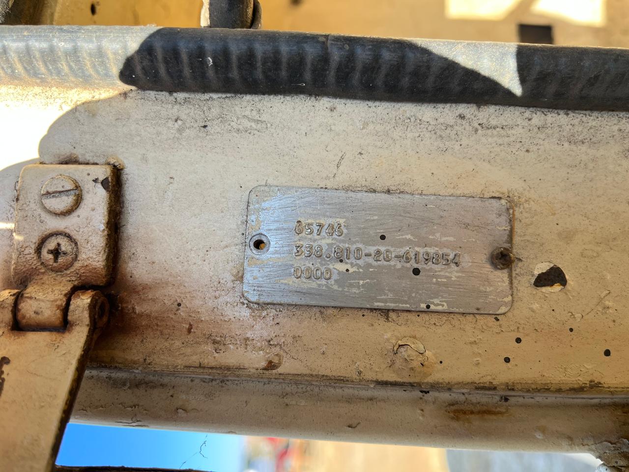 Mercedes Benz 1418 Horse Truck Tractor - Image 9