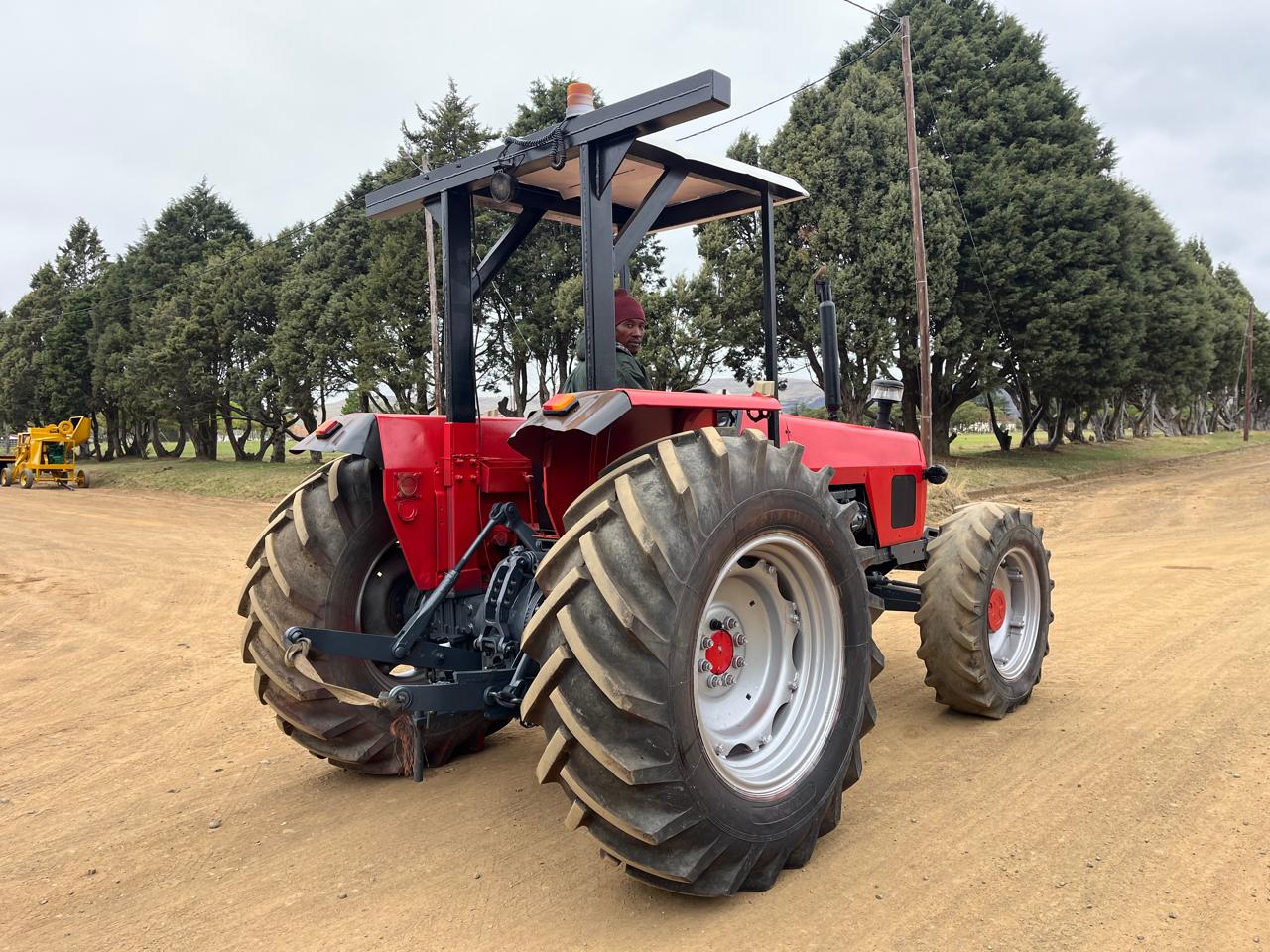 Massey Ferguson 440 Tractor - Image 5