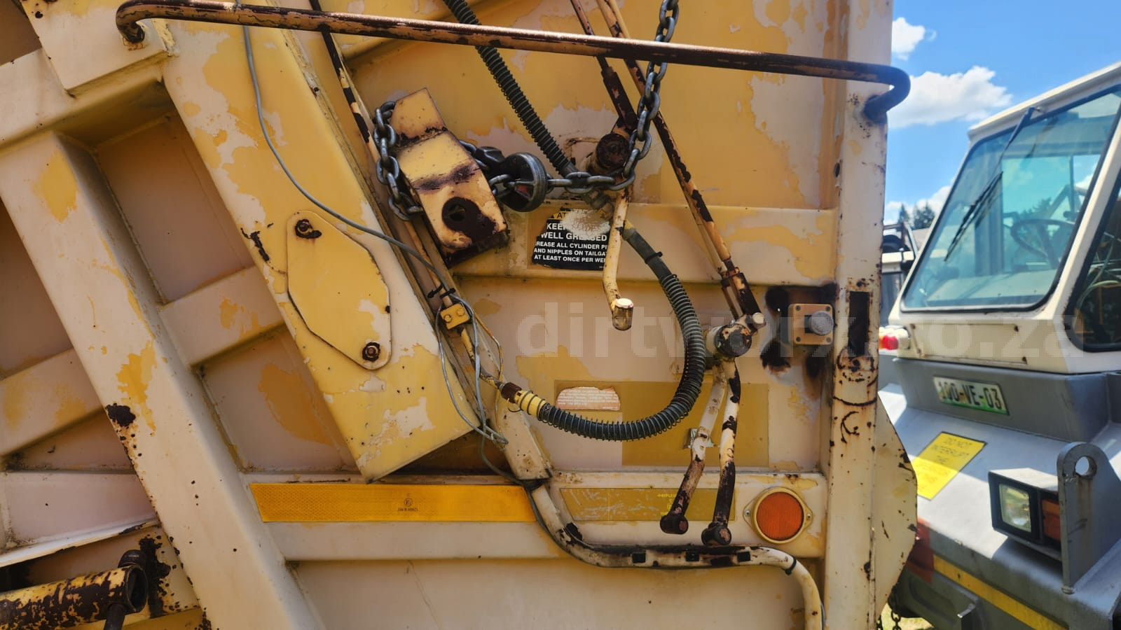 TFM Refuse Compactor Press Truck Bin - Image 9