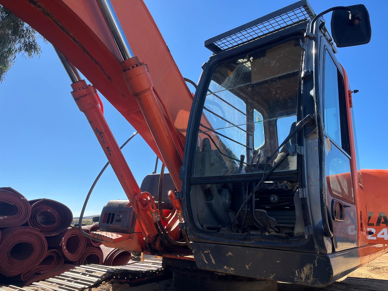 Hitachi ZX240 Excavator - Image 4