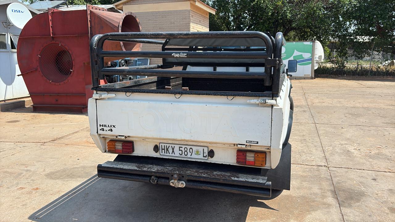 1997 Toyota Hilux Bakkie 2.4 Diesel 4×4 - Image 8