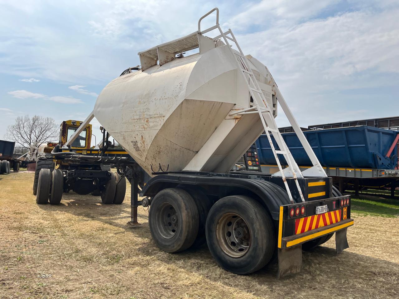 Dry Bulk Cement Tanker Trailer - Image 2