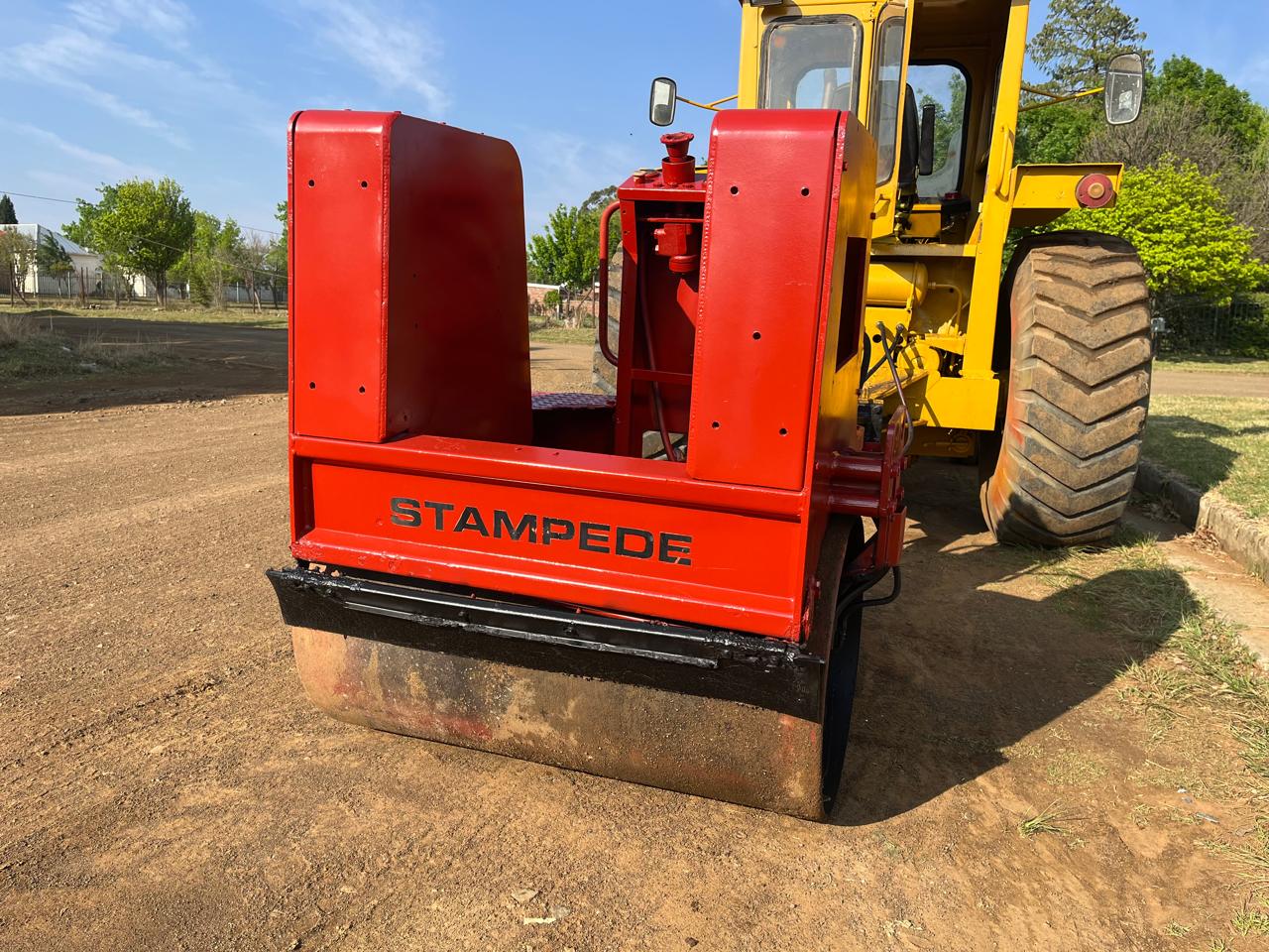 Smooth Drum Vibrating Roller - Image 2