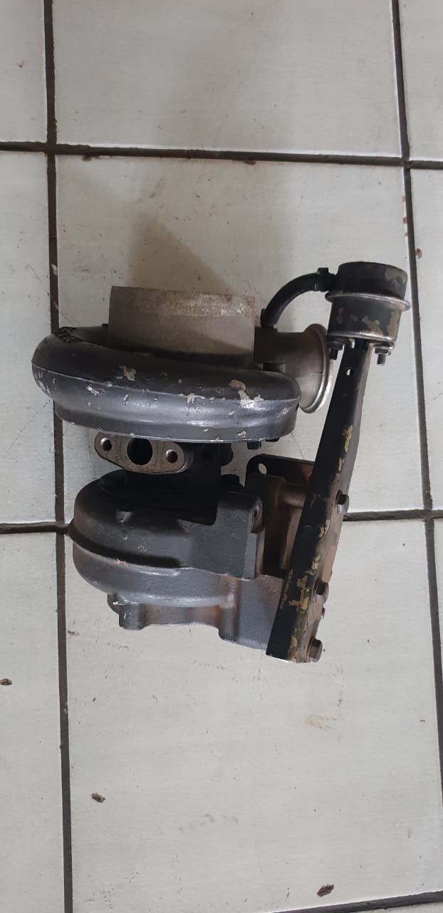 Holset HX35W Turbocharger 4042737 - Image 5