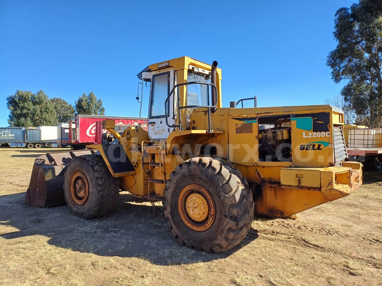 Bell L2208C Front End Loader - Image 3