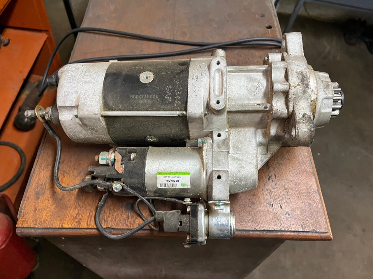 Caterpillar 936 Front End Loader - Image 12