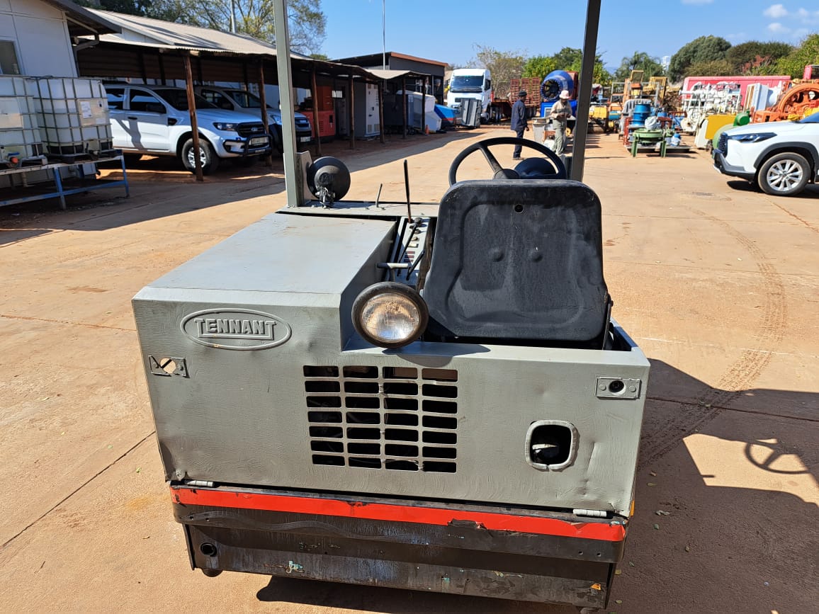 Tennant 235 Road Broom Sweeper - Image 4