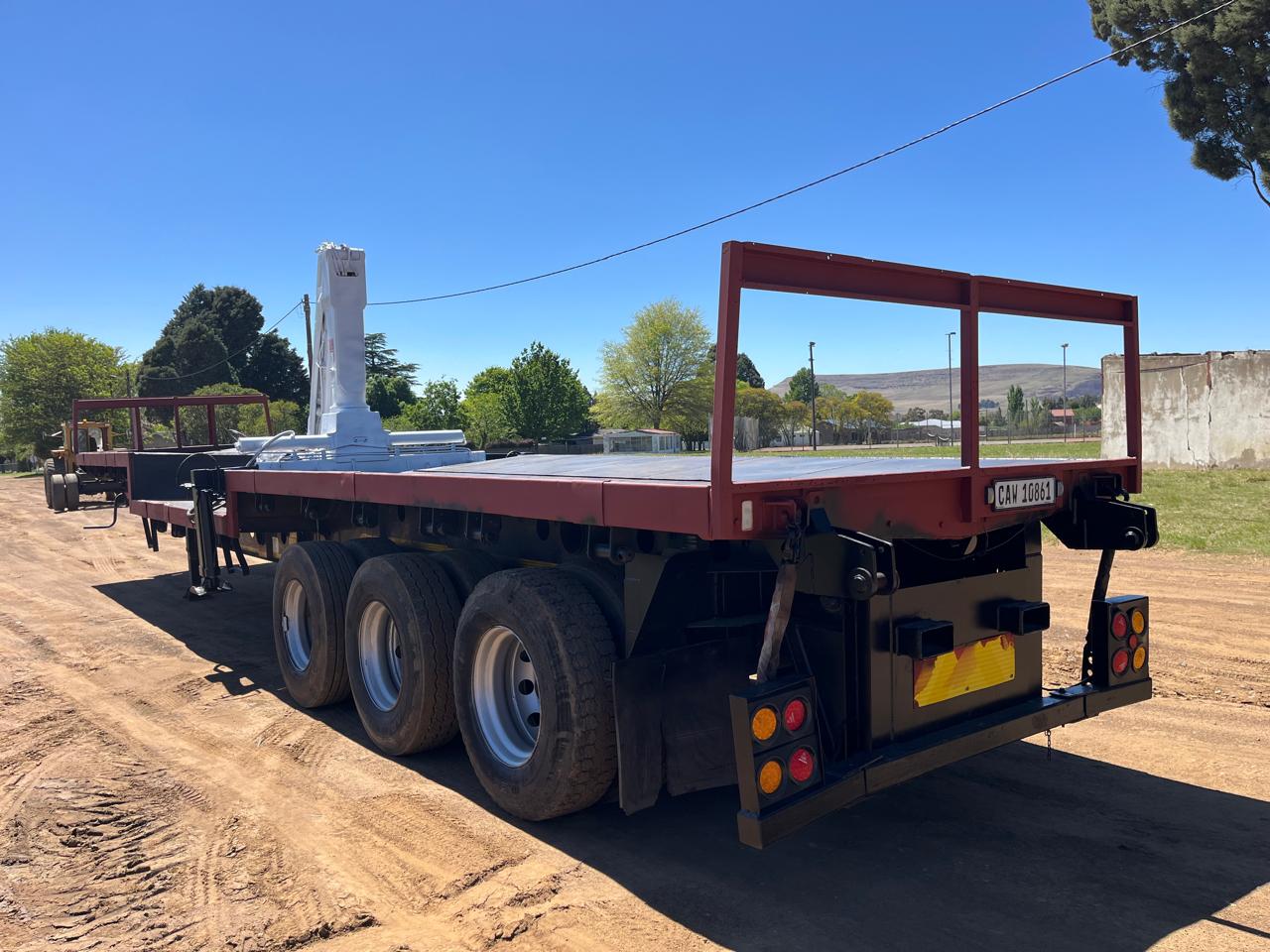 Afrit Tri Axle Semi Trailer With Crane - Image 7