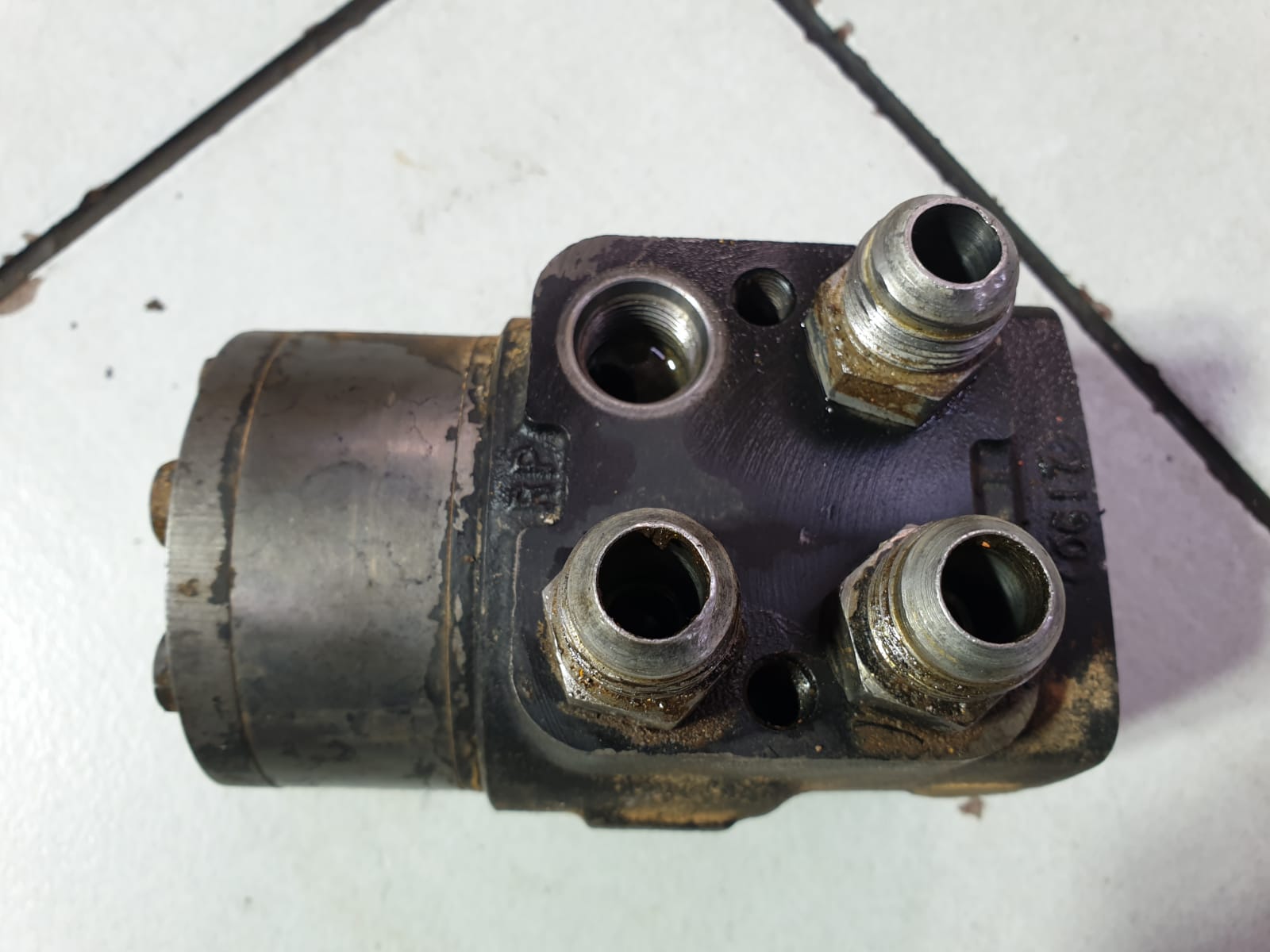 Eaton Char-Lynn Hydraulic Orbital Steering Control Valve 211-1012-002 - Image 3