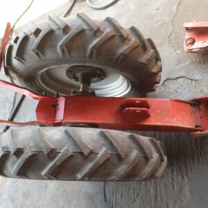 Short double Wheel Axle with Wheels