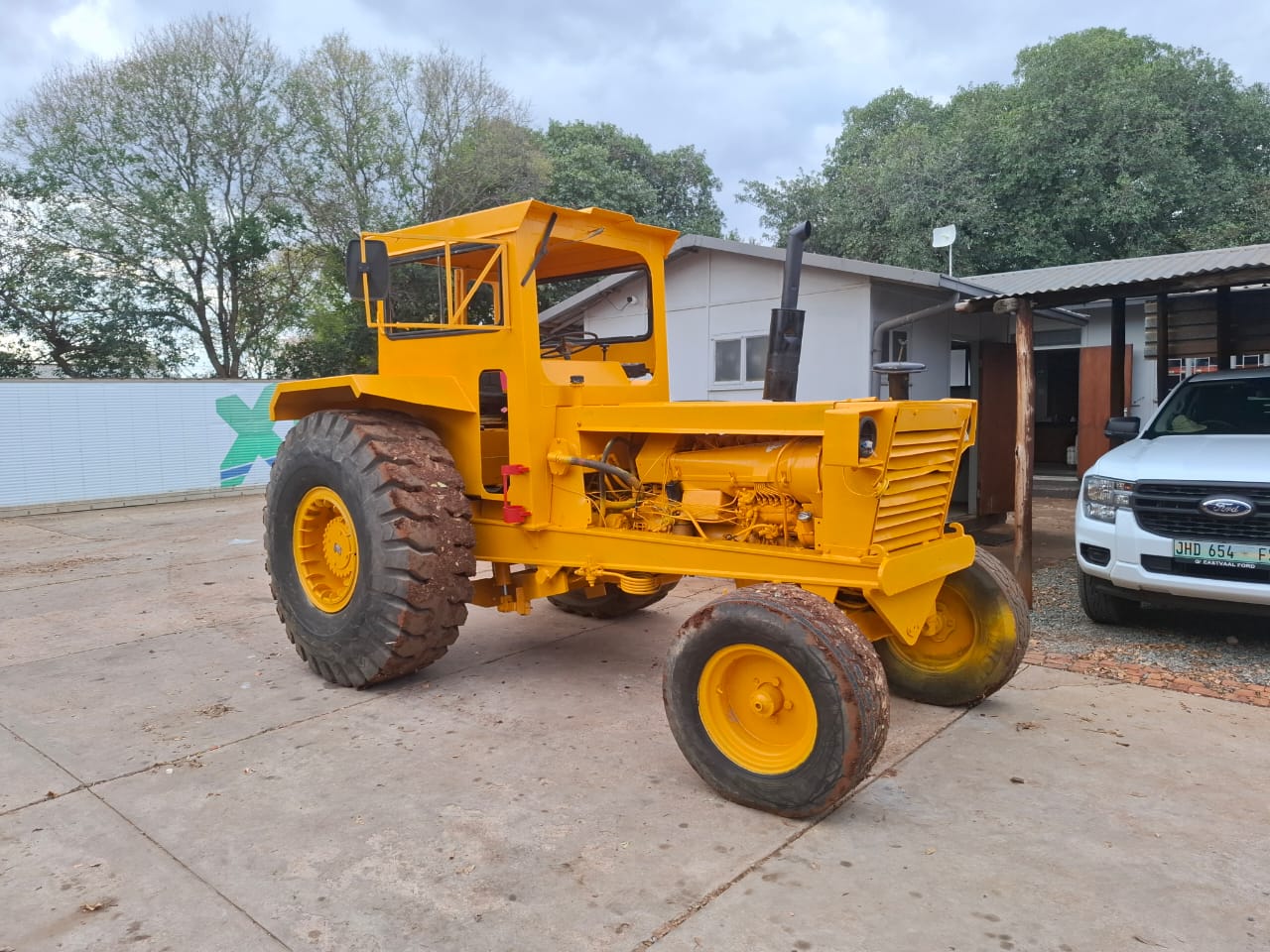 Bell 1756 Haulage Tow Tractor
