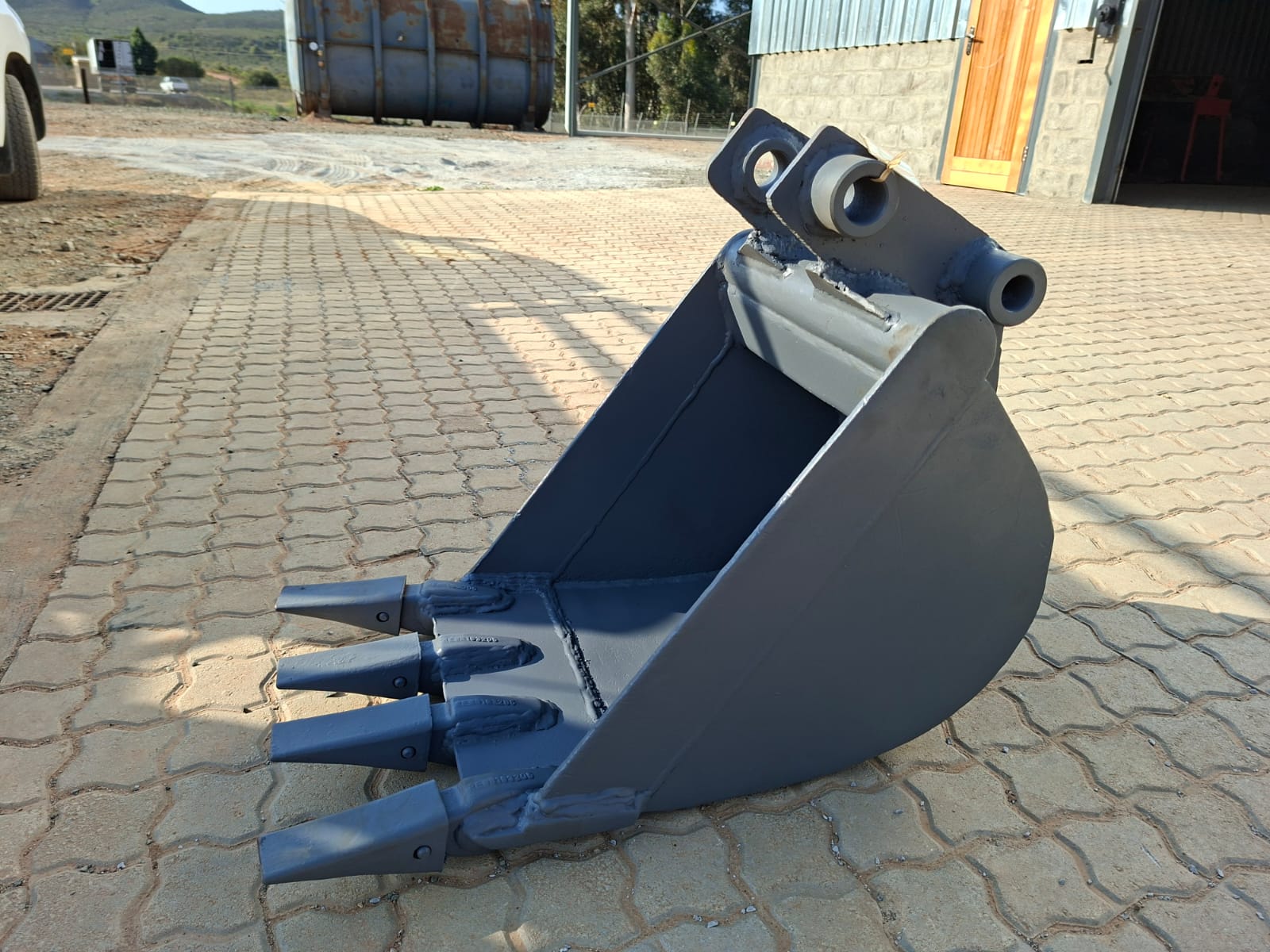 Kubota L45 Backhoe Digging Bucket