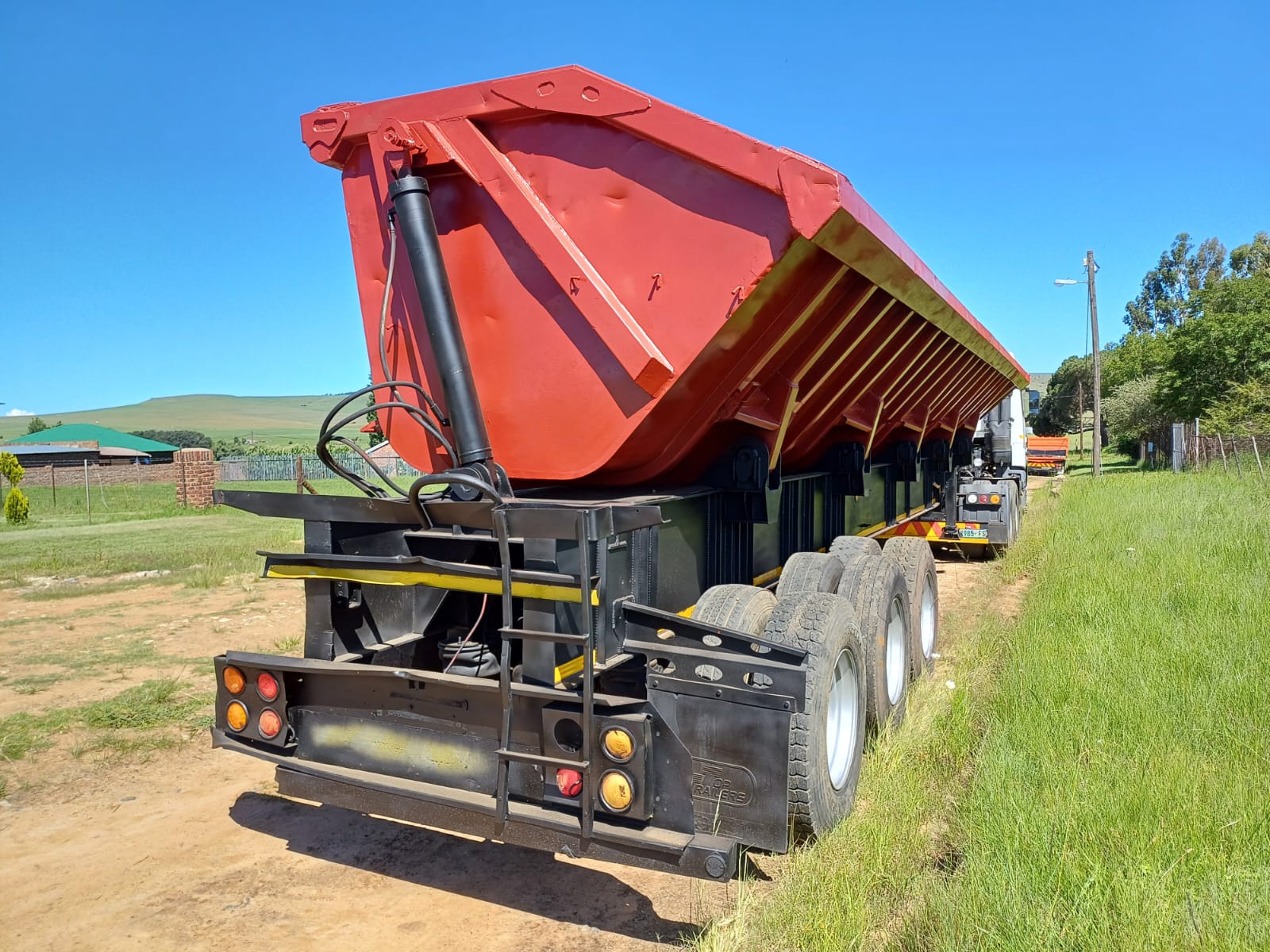 SA Truck Bodies Side Tipper Trailer - Image 6