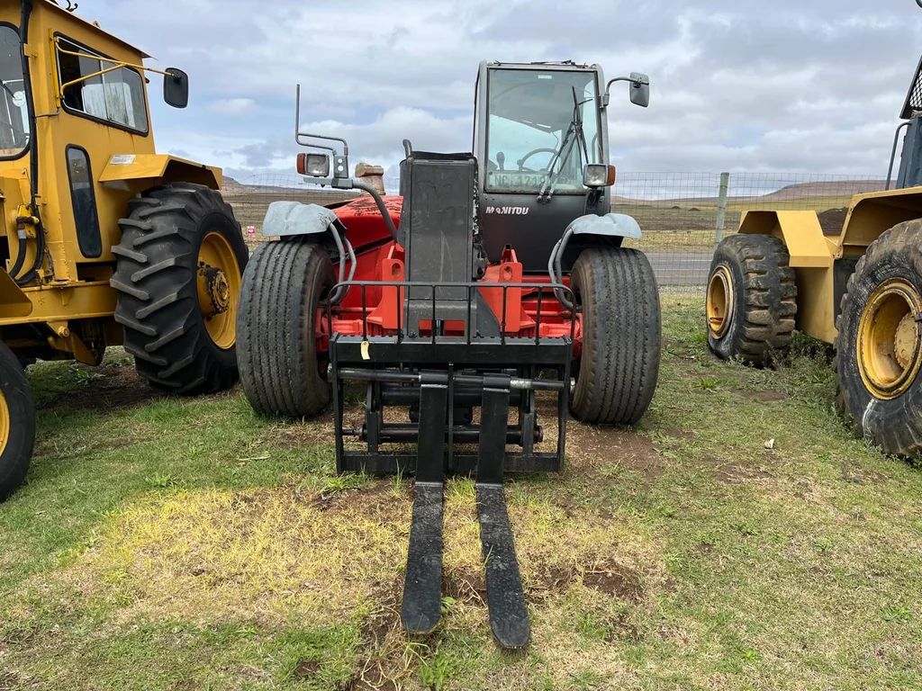2008 Telehandler 4.5 Ton Manitou MLT845 - Image 2