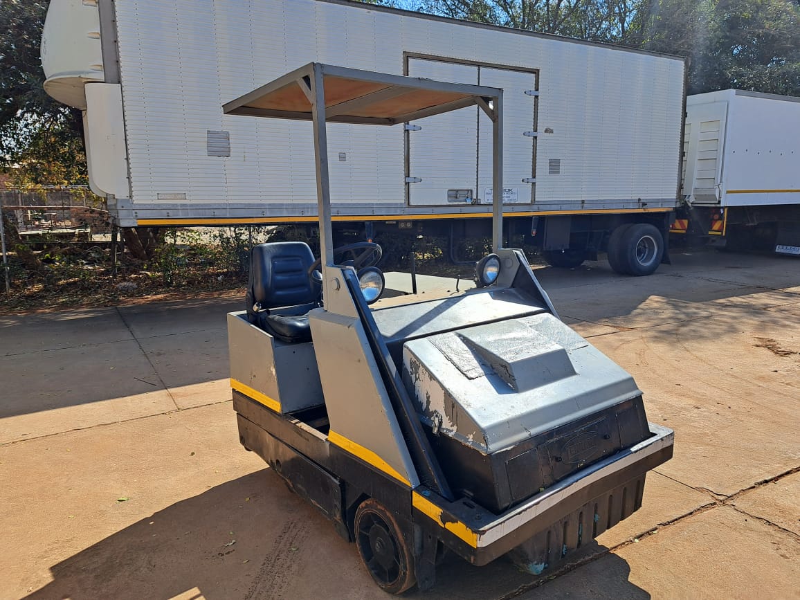 Tennant 235 Road Broom Sweeper - Image 2