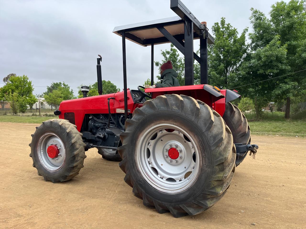 Massey Ferguson 440 Tractor - Image 2