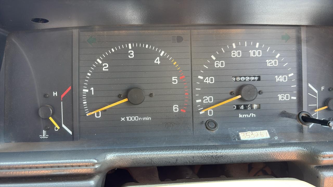 1997 Toyota Hilux Bakkie 2.4 Diesel 4×4 - Image 13