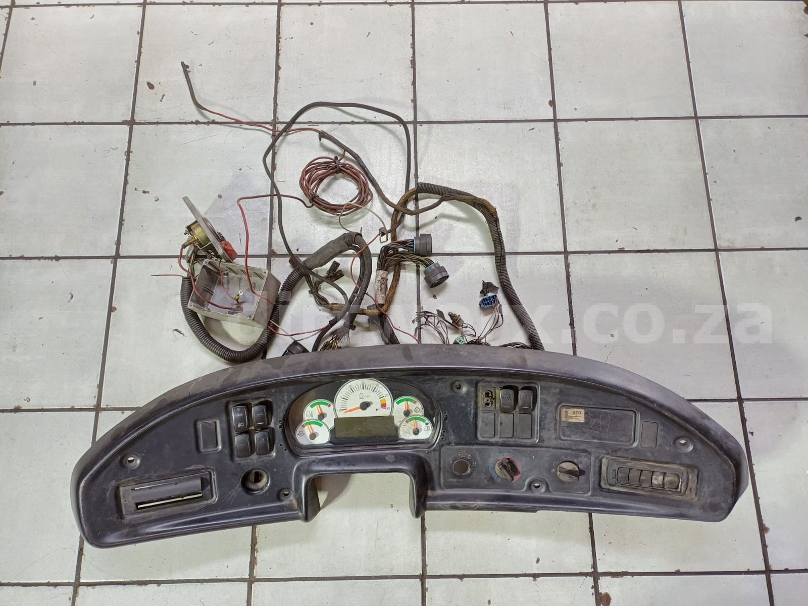 Caterpillar 740B Dashboard Instrument Cluster - Image 4