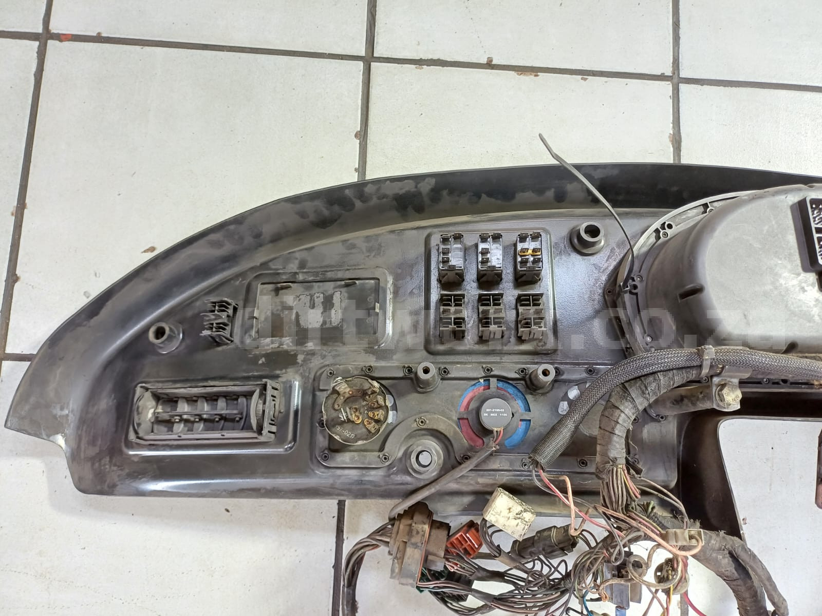 Caterpillar 740B Dashboard Instrument Cluster - Image 6