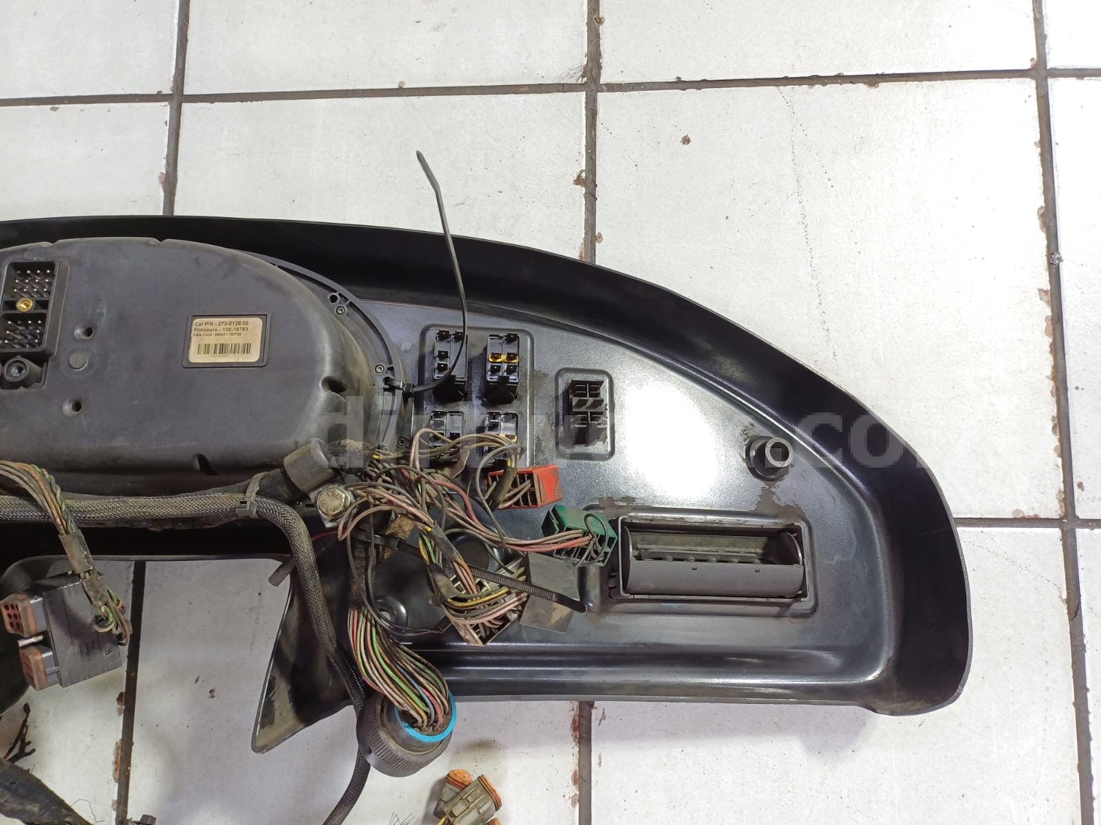 Caterpillar 740B Dashboard Instrument Cluster - Image 7