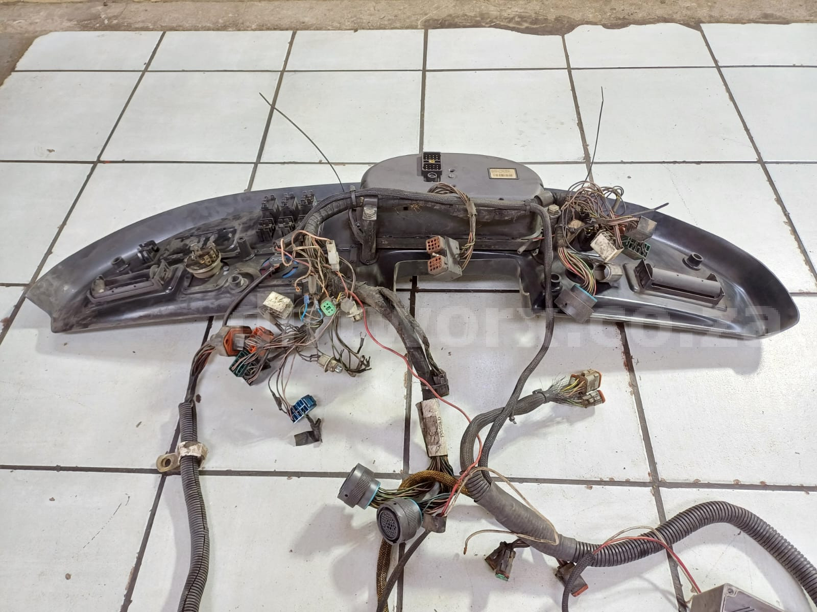 Caterpillar 740B Dashboard Instrument Cluster - Image 8