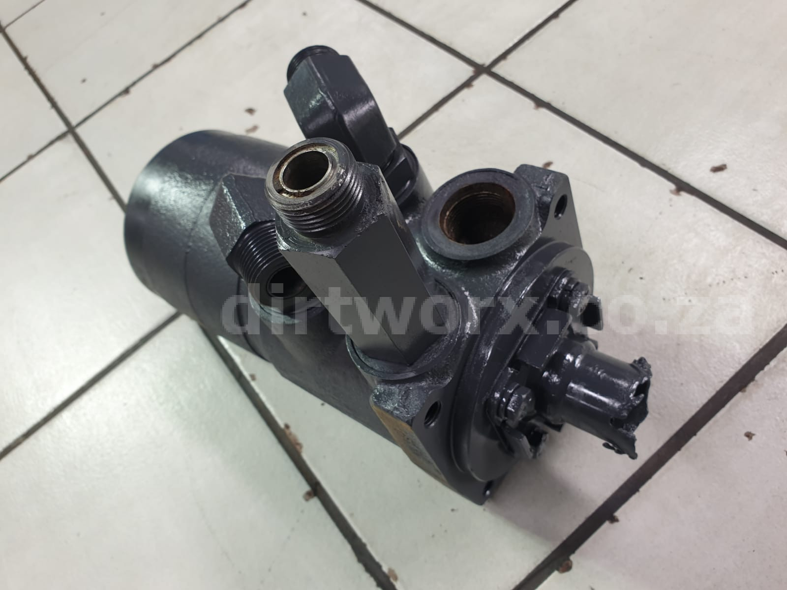 Eaton Char-Lynn Hydraulic Orbital Steering Control Valve 282-1003-002 - Image 2