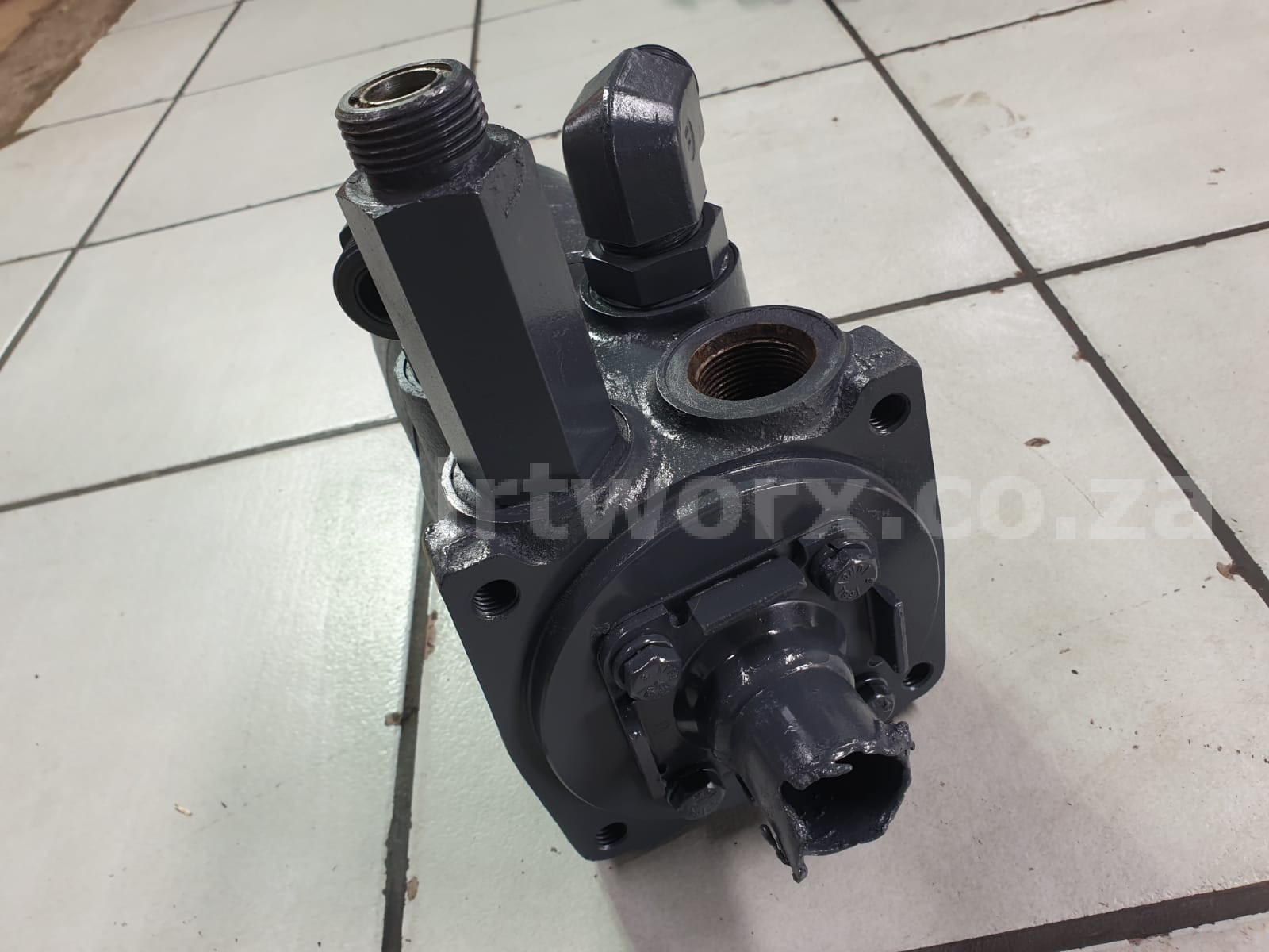 Eaton Char-Lynn Hydraulic Orbital Steering Control Valve 282-1003-002 - Image 3