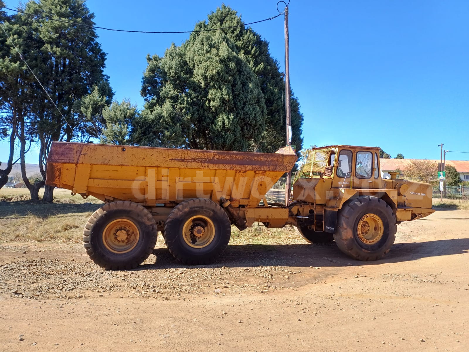 Volvo BM 860 Dumper Truck - Image 4
