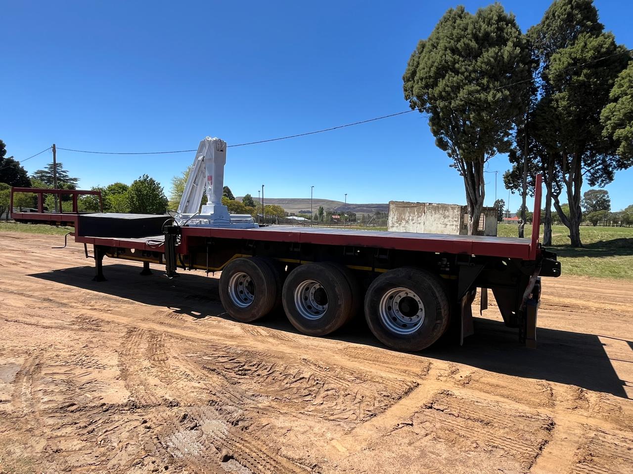 Afrit Tri Axle Semi Trailer With Crane - Image 8
