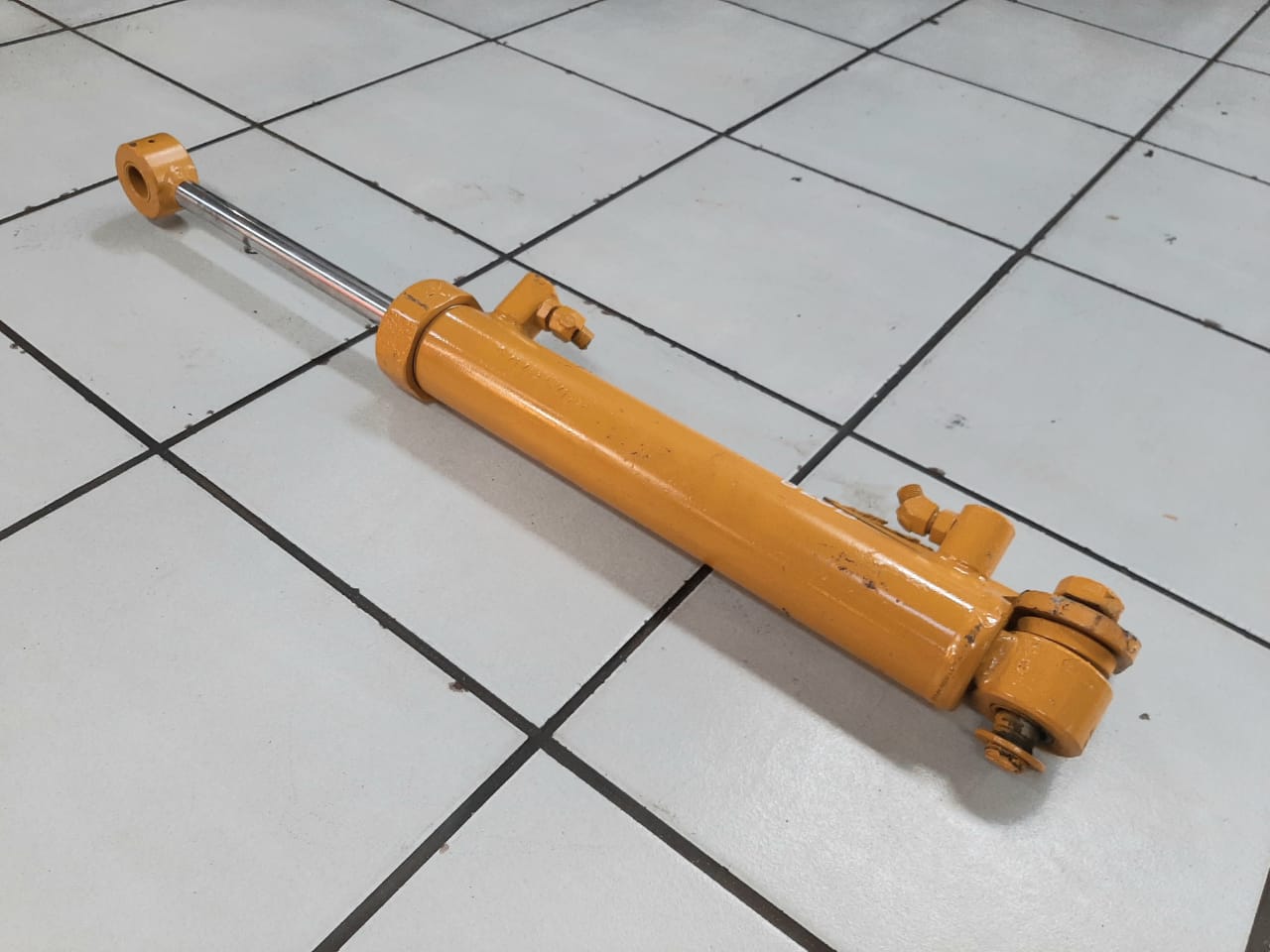 Bell B20D Steering Cylinder