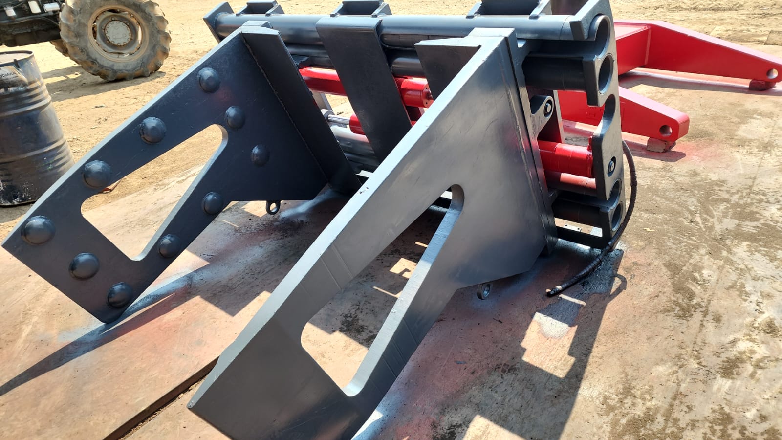 Forklift Paper Roll Clamp Attachment - Image 3