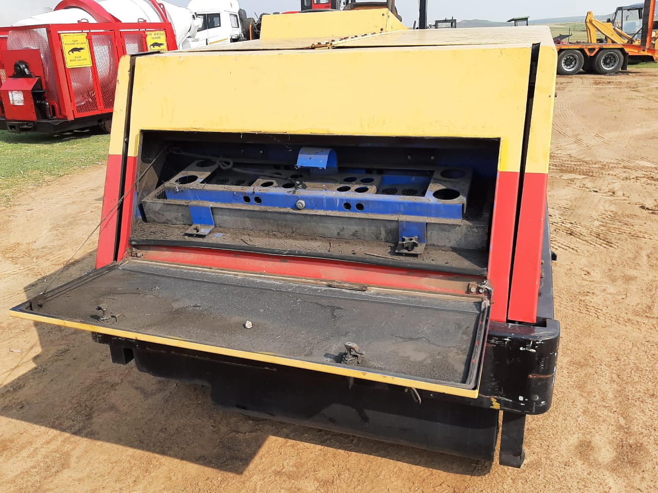 Road Broom Sweeper - Image 8