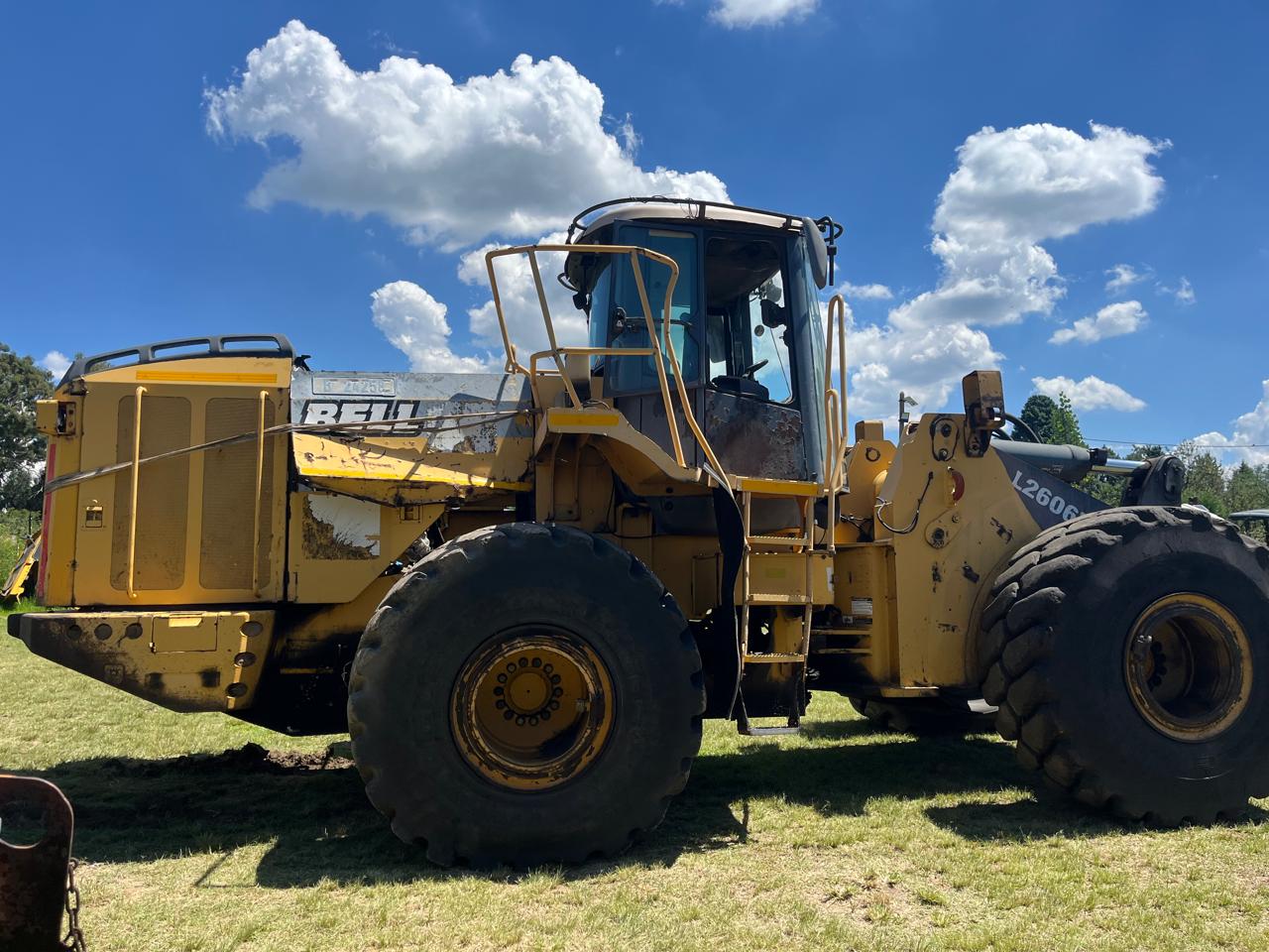 Bell L2606E Front End Loader Stripping For Spares - Image 2